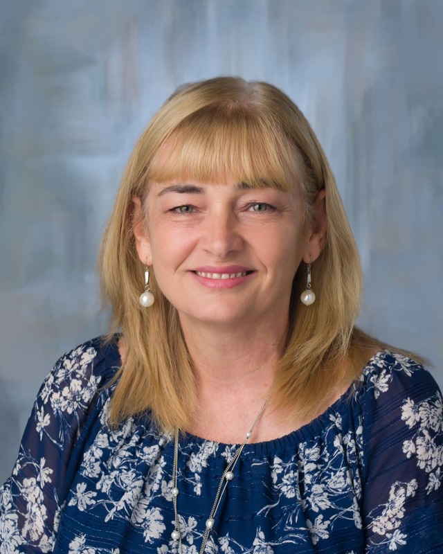 Julia Elliott
