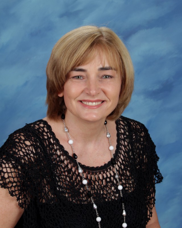 Julia Elliott